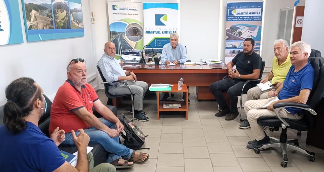 Συνάντηση Διευθύνοντος Συμβούλου Ο.Α.Κ. Α.Ε. με Δήμαρχο Σφακίων – Στο επίκεντρο οι «υδάτινοι πόροι» στα Σφακιά