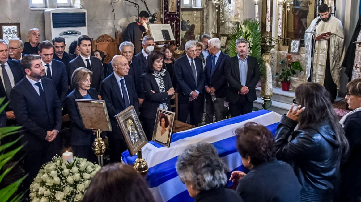 Στο Αίγιο το τελευταίο αντίο στη Βάσω Παπανδρέου