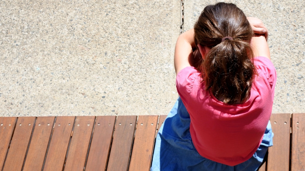 Σε διαθεσιμότητα γυμνασιάρχης που κατηγορείται για σεξουαλική παρενόχληση 14χρονης μαθήτριας