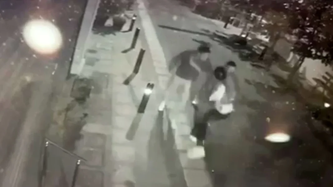 Δύο αδέρφια σκότωσαν με μαχαιριές τον ξάδερφό τους, υποστήριξαν ότι τους κακοποιούσε