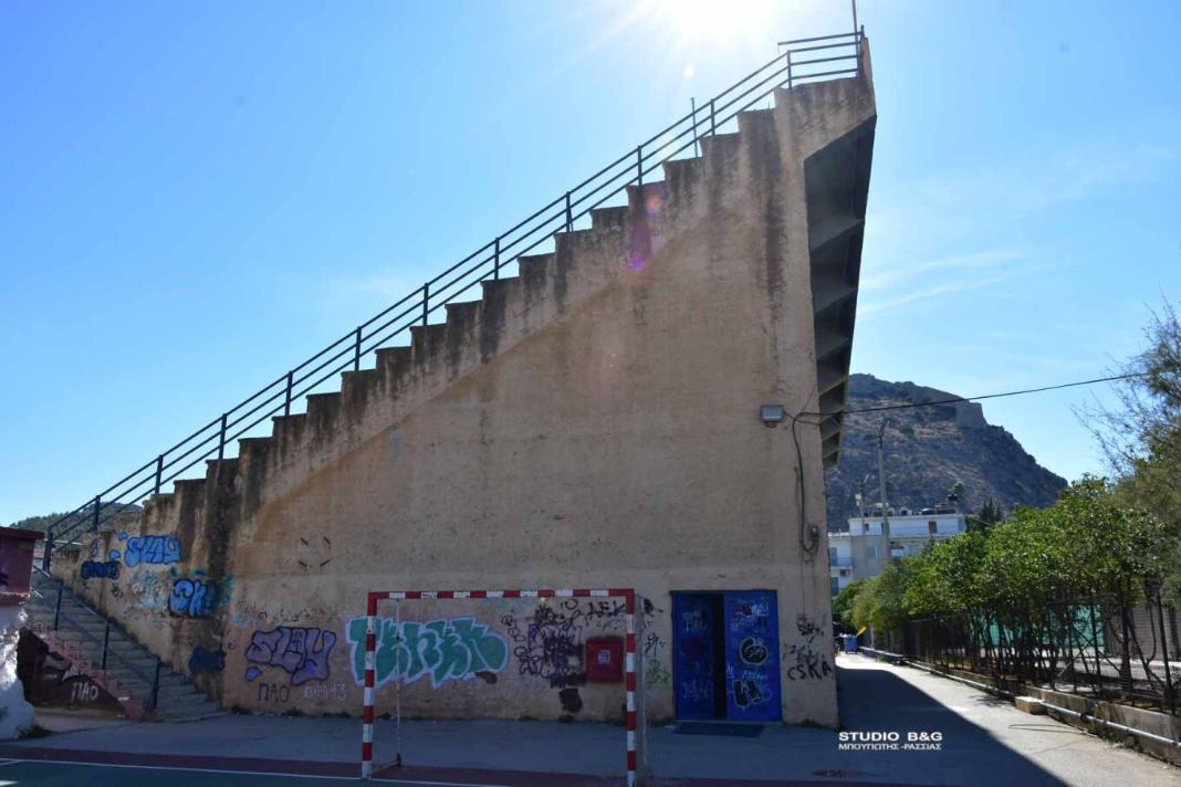 Αγόρι έπεσε από κερκίδα γηπέδου και έχασε τη ζωή του