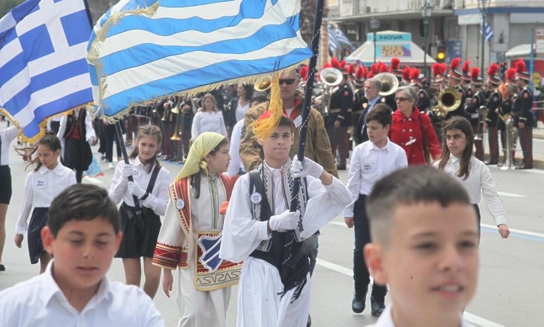 Πόσο κοστίζει η στολή για την παρέλαση της 28ης Οκτωβρίου