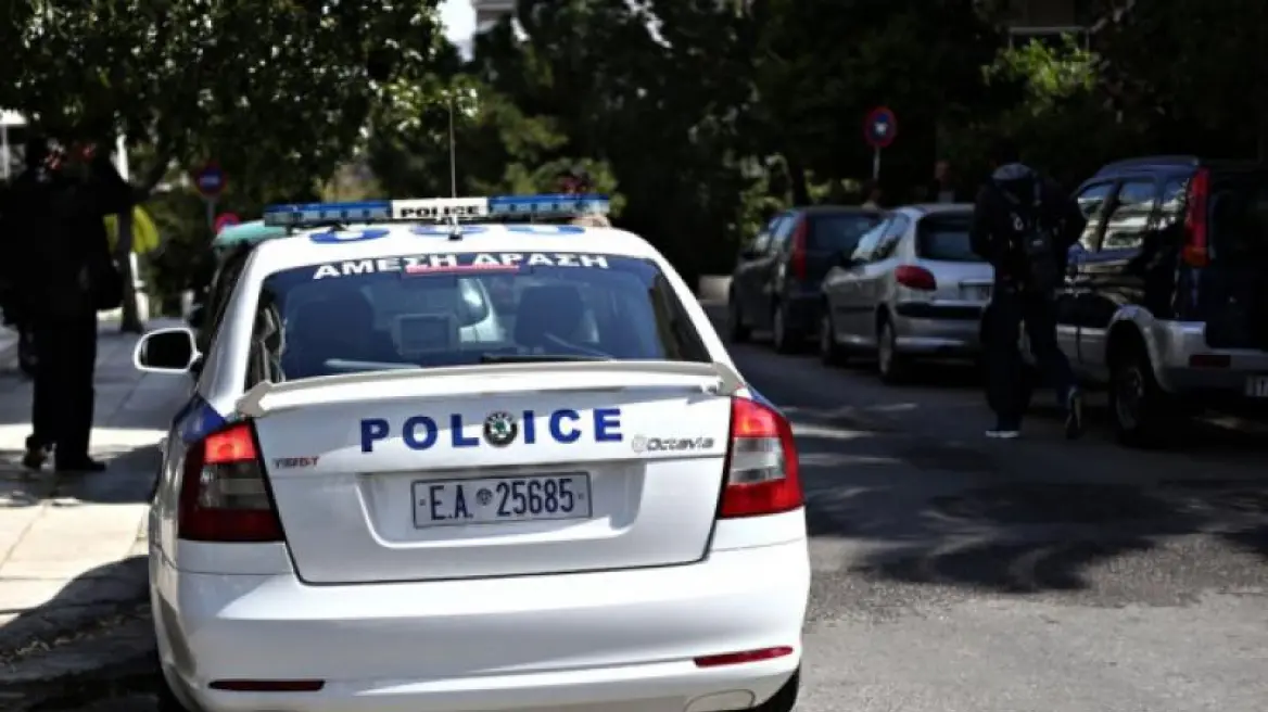 Ξυλοκόπησαν ηλικιωμένη μέσα στο σπίτι της και τη λήστεψαν