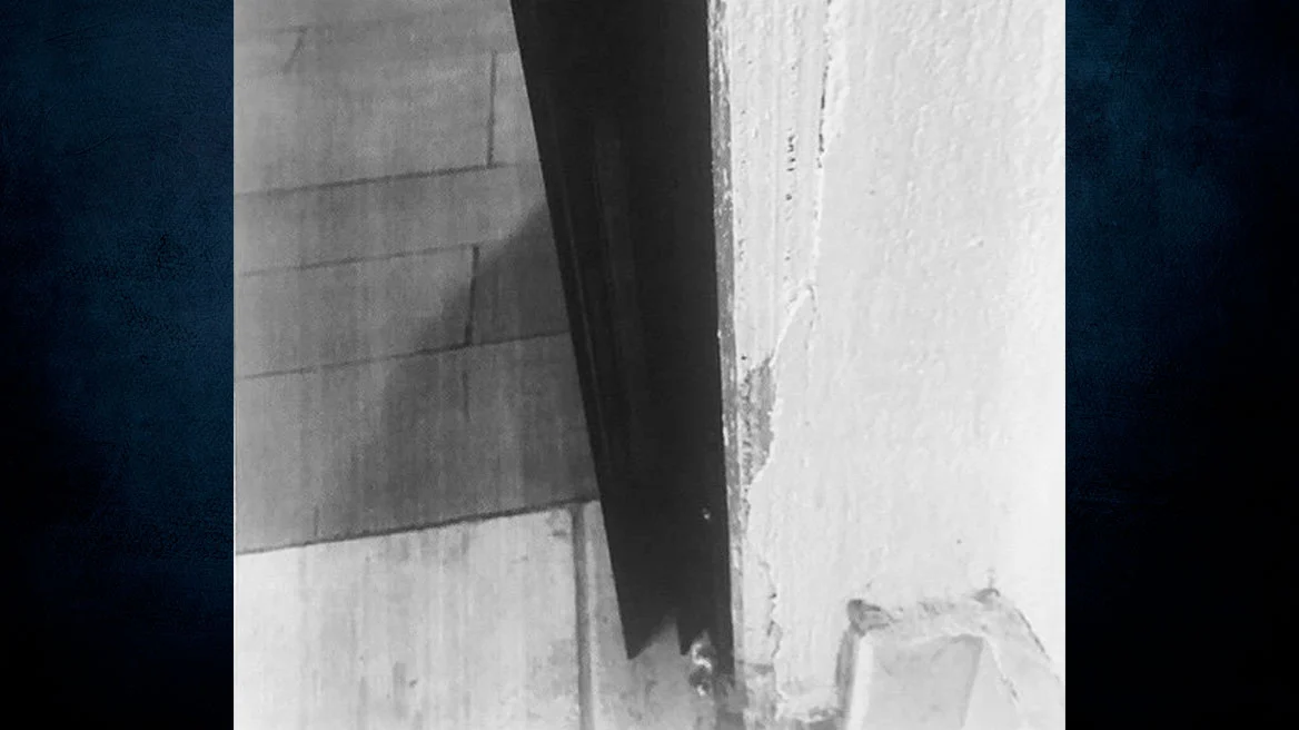 Φωτογραφίες ντοκουμέντα από την κρύπτη που έκρυβε λεφτά ένας από τους εφοριακούς που εκβίαζε επιχειρηματίες