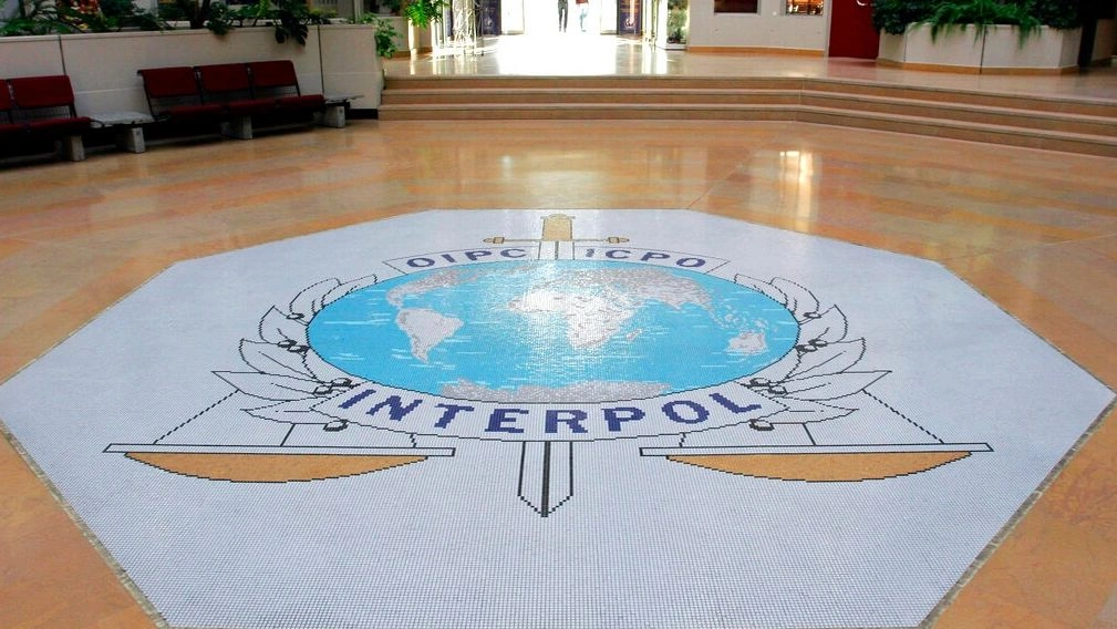 Interpol: Ζητά βοήθεια για να λύσει 46 ανεξιχνίαστες υποθέσεις δολοφονημένων γυναικών