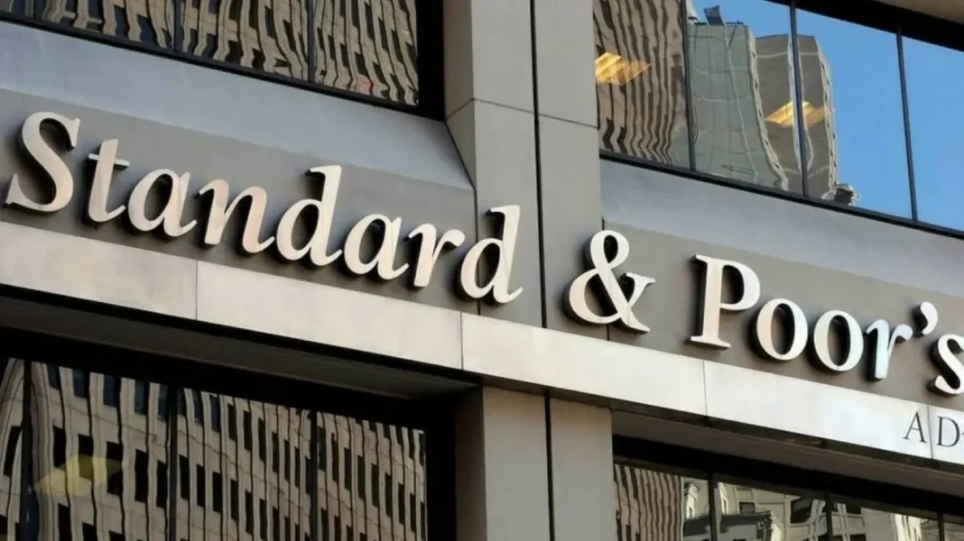 Standard and Poor’s: Παραμονή της Ελλάδας στο «BBB-» με θετικό outlook