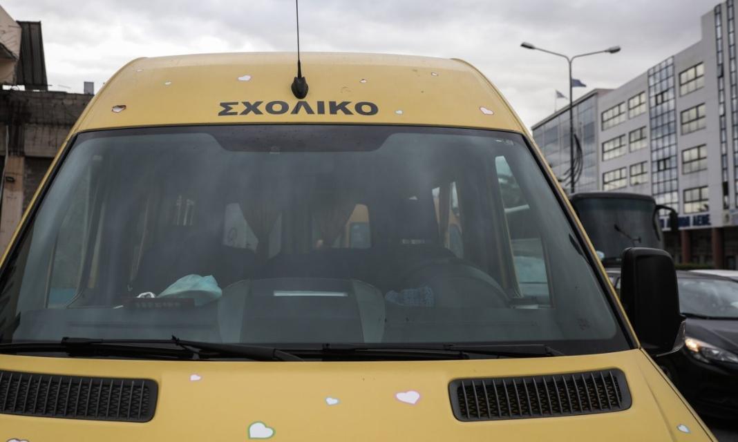 Ένοχος οδηγός σχολικού που προκάλεσε τροχαίο με έναν νεκρό και οκτώ μαθητές τραυματίες