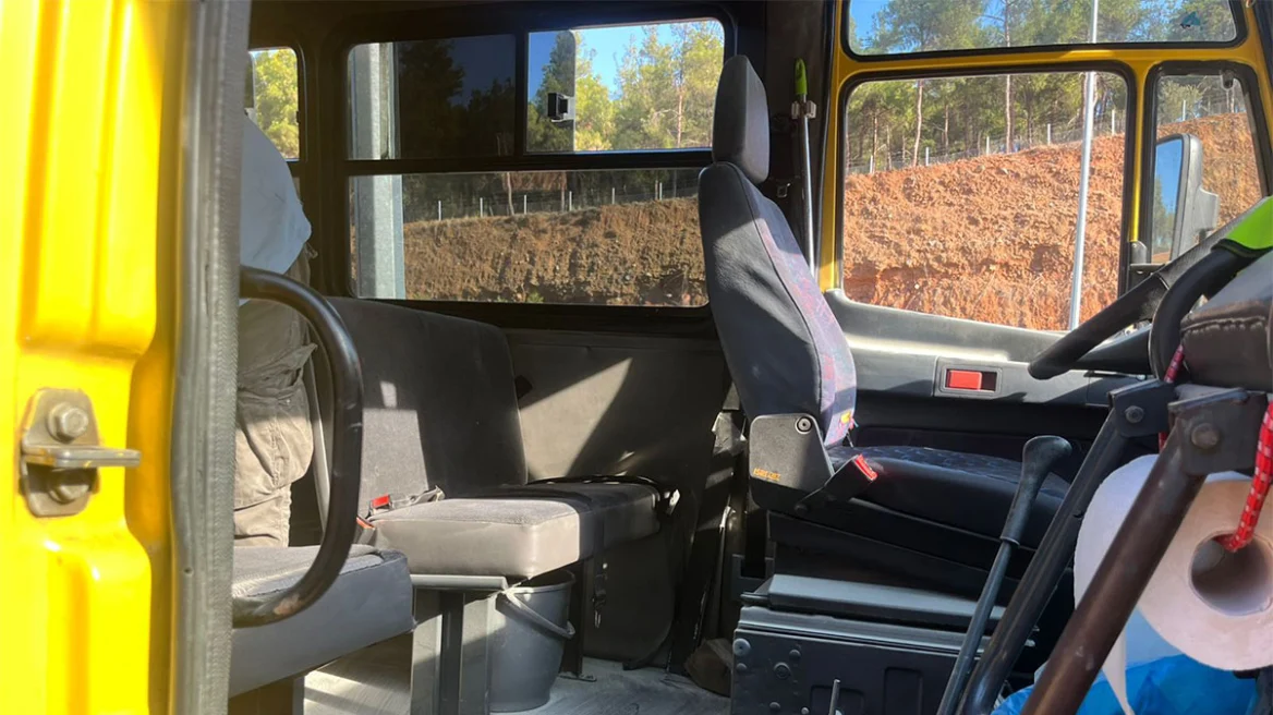 Πανικός σε σχολικό λεωφορείο – Άνοιξε πυροσβεστήρας