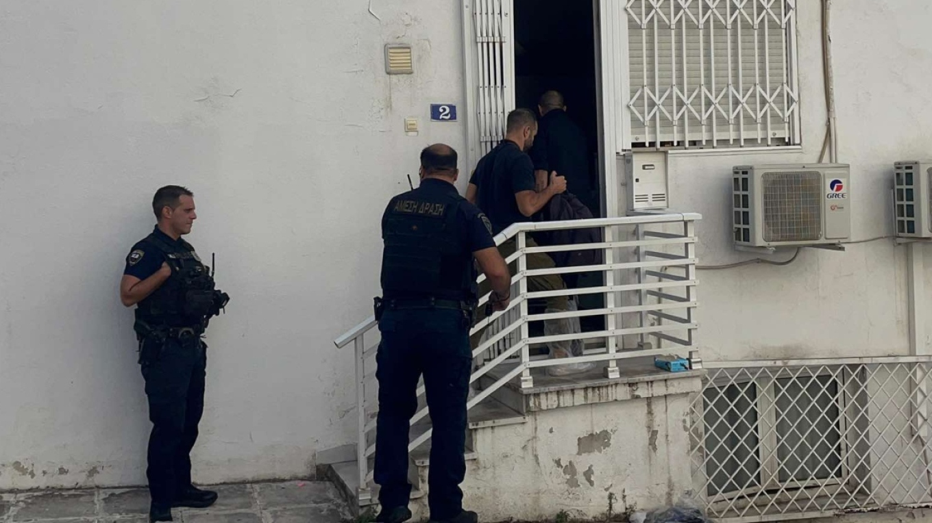 Θρίλερ με δύο σορούς σε προχωρημένη σήψη σε διαμέρισμα