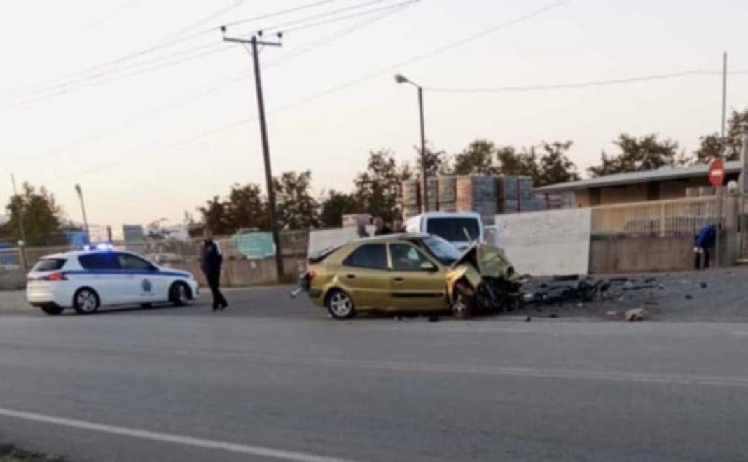 Βίντεο από τη σφοδρή μετωπική ενός ΙΧ με ένα βανάκι – Δύο σοβαρά τραυματίες
