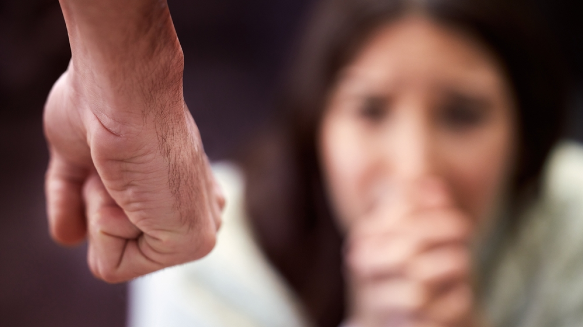 Φίμωσε και λήστεψε γυναίκα με πρόσχημα ένα χρέος