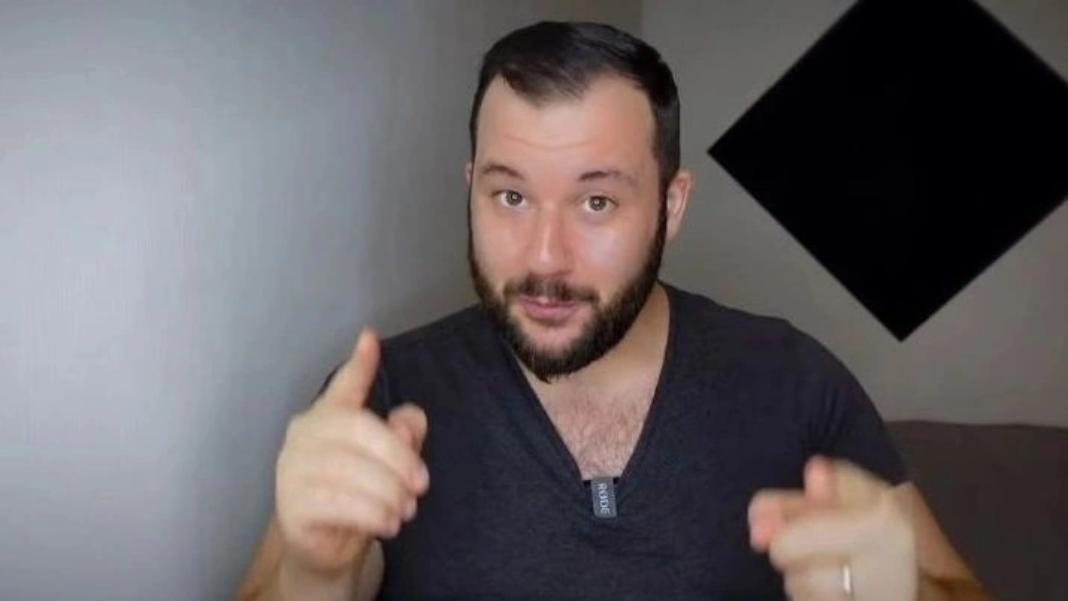 Θλίψη για τον θάνατο του Έλληνα YouTuber «Eazy Purple» από ανακοπή καρδιάς