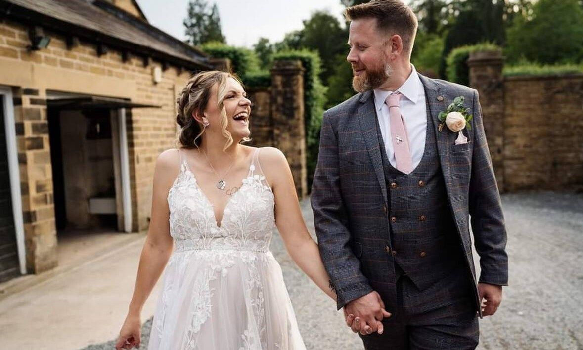 Γυναίκα ήταν έτοιμη να αυτοκτονήσει στις ράγες – Παντρεύτηκε τον οδηγό που της έσωσε την ζωή