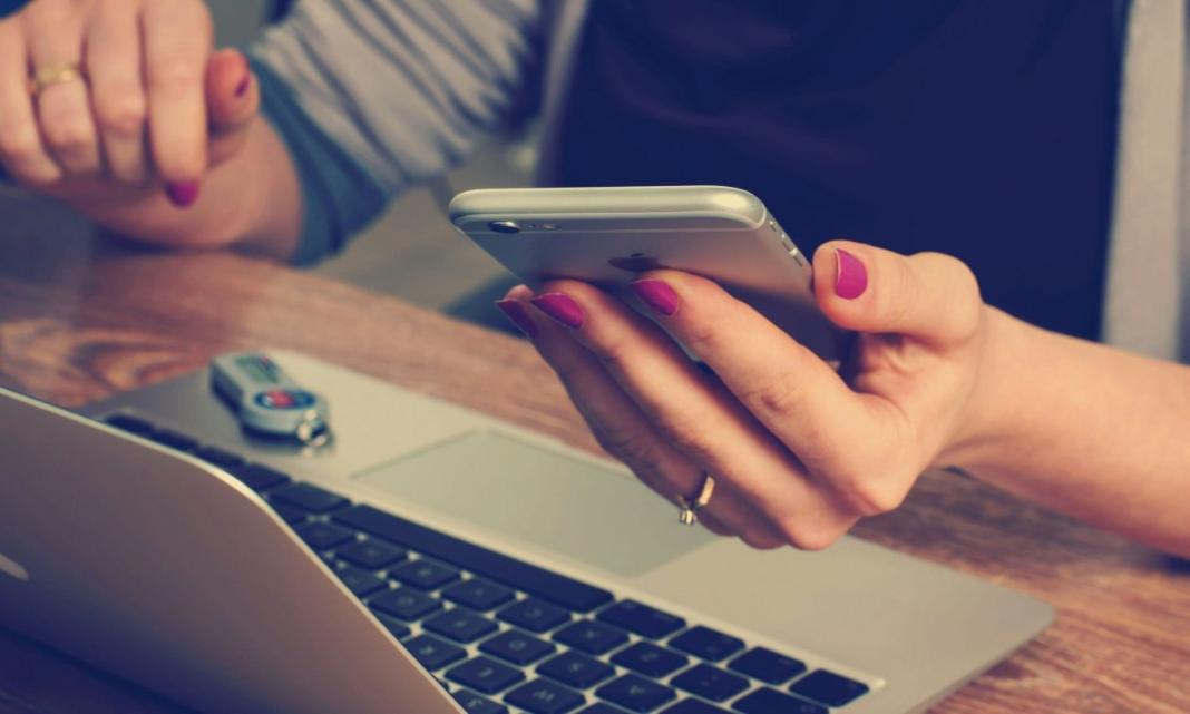Της έταξε έρωτα και γάμο και της απέσπασε 13.000 ευρώ – Πώς μία 58χρονη έπεσε θύμα απάτης