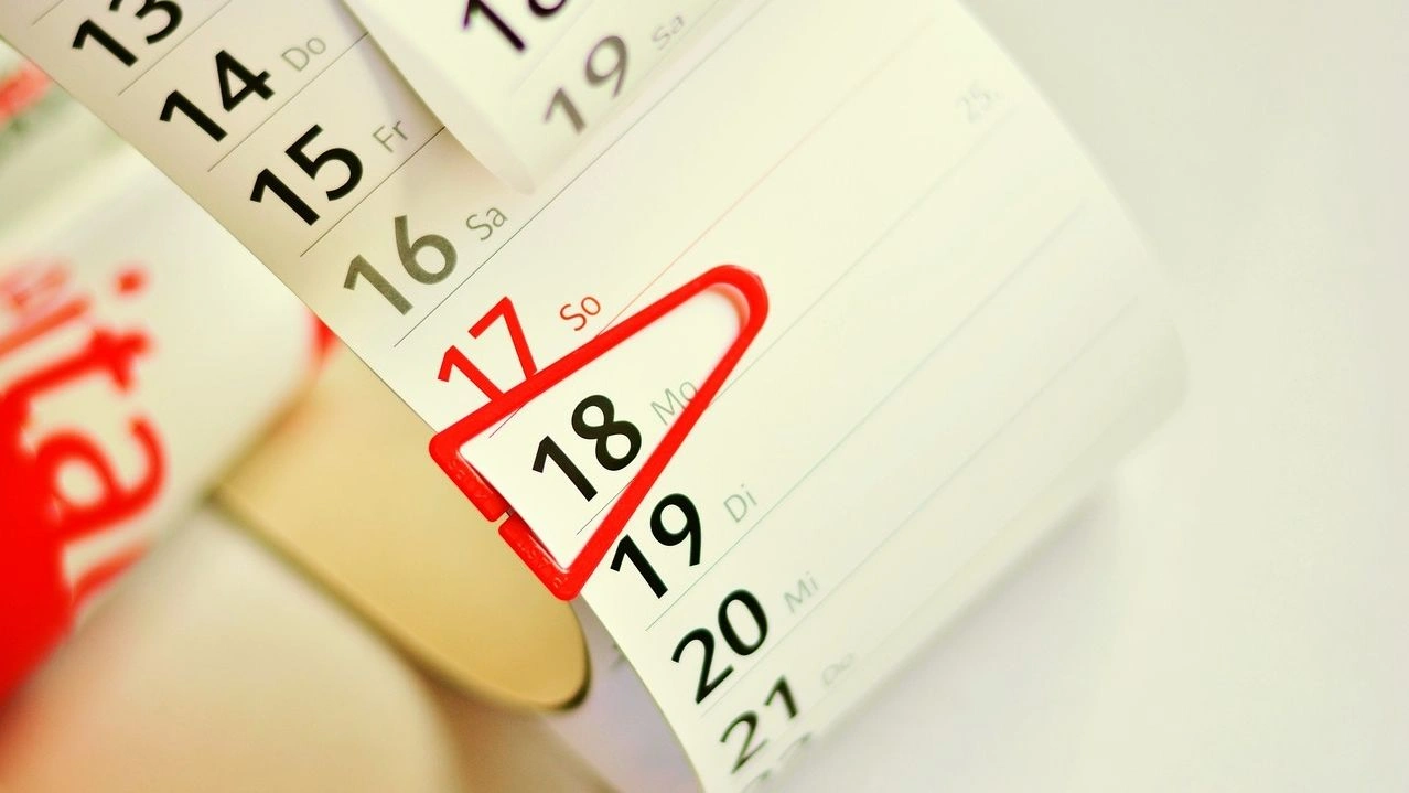 Αργίες: Πότε «πέφτουν» Χριστούγεννα και Πρωτοχρονιά – Τα τριήμερα του 2025