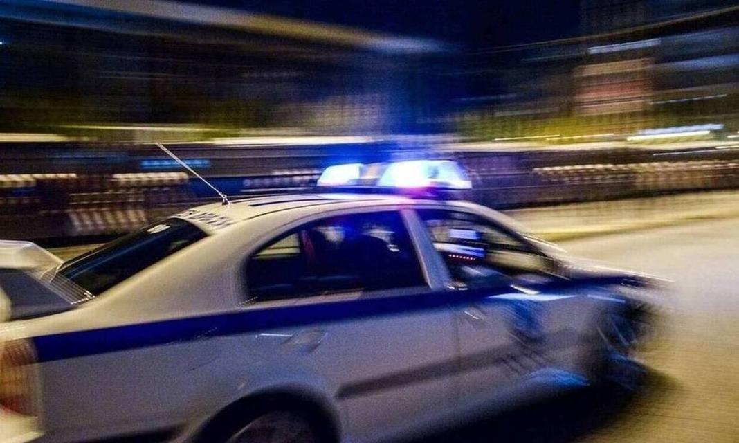 Επεισόδια στα Εξάρχεια: Ομάδα 20 ατόμων επιτέθηκαν με μολότοφ σε αστυνομικούς