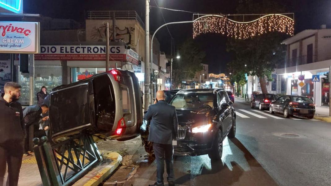 Απεγκλωβίστηκε άνδρας από ΙΧ που ανετράπη