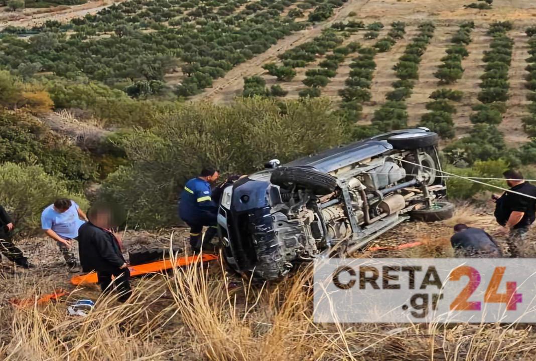 Κρήτη: Αυτοκίνητο σταμάτησε στο χείλος του γκρεμού - Απεγκλώβιζαν ζευγάρι για περισσότερη από μια ώρα