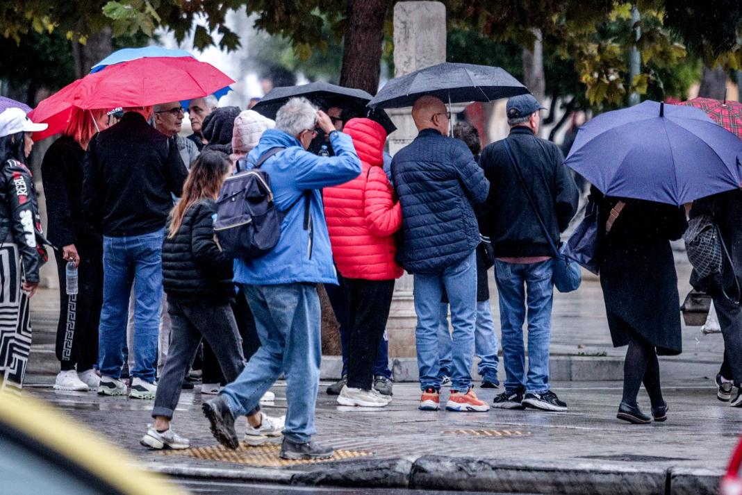 Καιρός: «Βουτιά» της θερμοκρασίας και χιόνια το Σαββατοκύριακο – Αναλυτική πρόγνωση