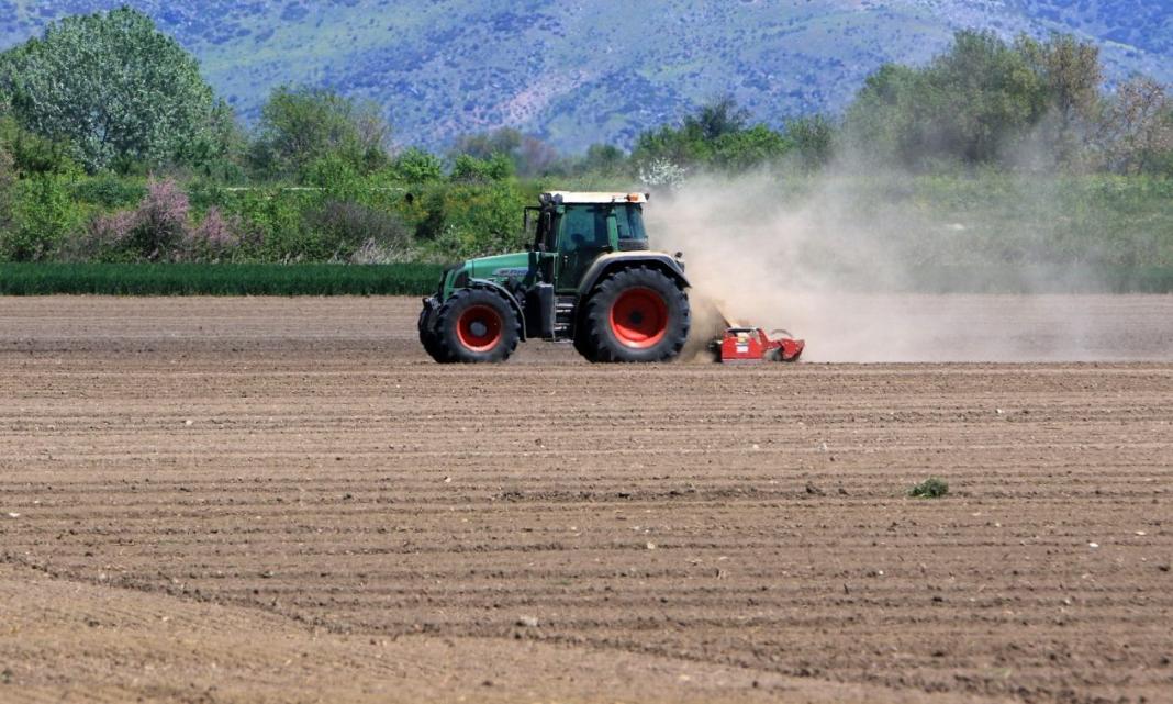 Νεκρός ο ηλικιωμένος που τον καταπλάκωσε τρακτέρ