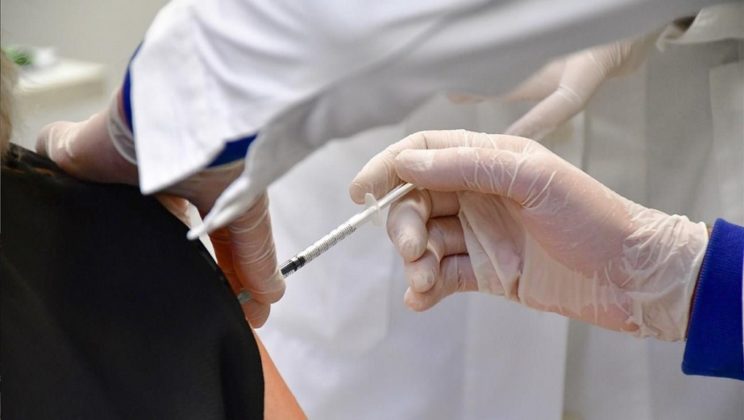 Βρετανία: Aντιεμβολιαστής καταδικάστηκε σε φυλάκιση πέντε ετών για απειλές