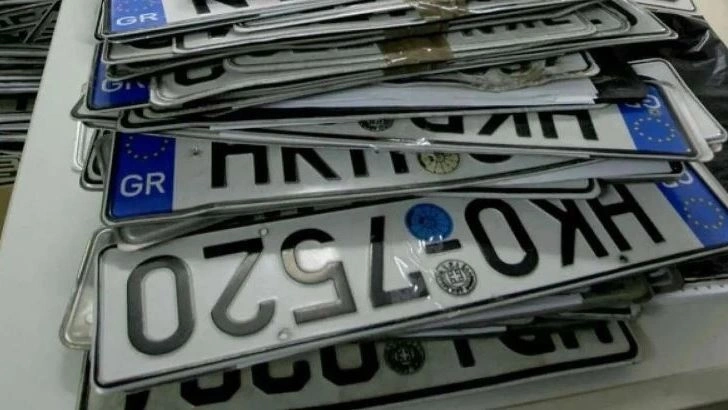Ποια είναι η ηλεκτρονική διαδικασία στο myCAR για την κατάθεση πινακίδων κυκλοφορίας