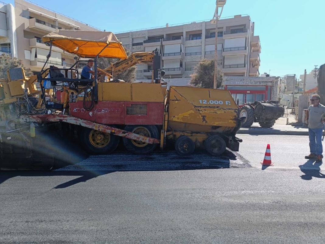 Συνεχίζεται η ανάπλαση οδοστρώματος διαβάσεων πεζών στη Λεωφόρο Σοφοκλή Βενιζέλου