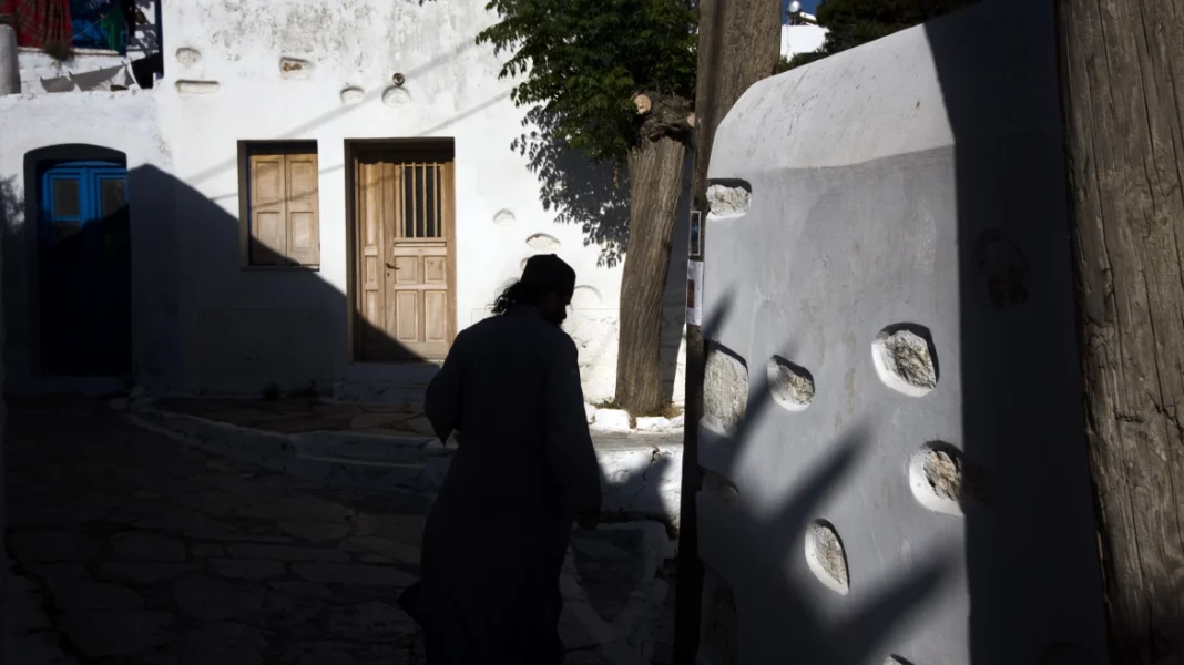 Συνελήφθη ιερέας για τον ξυλοδαρμό της 17χρονης κόρης του μπροστά στην ανήλικη αδελφή της