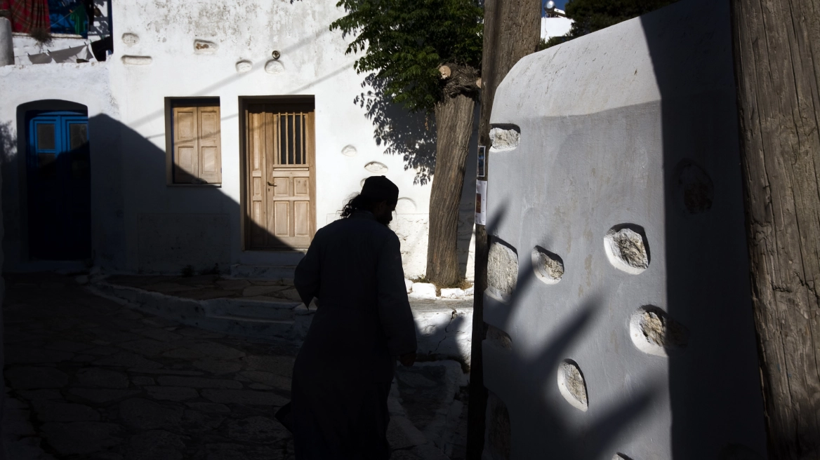 Συνελήφθη ιερέας για τον ξυλοδαρμό της 17χρονης κόρης του μπροστά στην ανήλικη αδελφή της