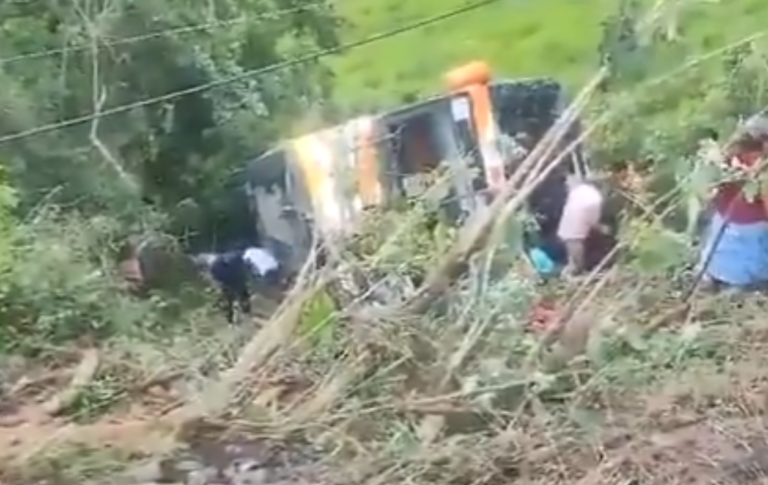 Περού: Τουλάχιστον επτά νεκροί και 30 τραυματίες σε τροχαίο με λεωφορείο