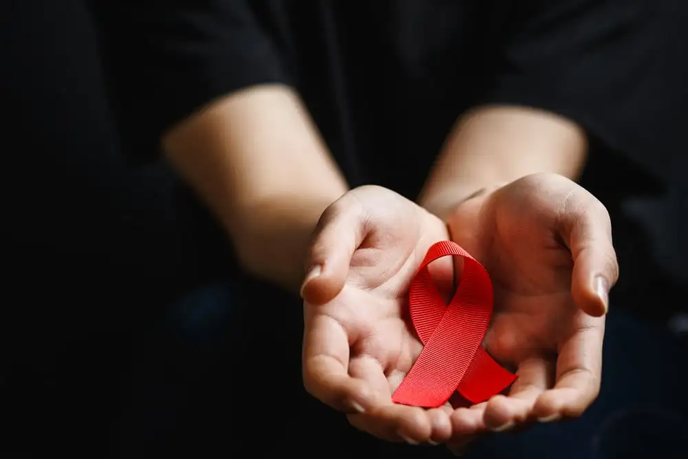 1ή Δεκέμβρη: Παγκόσμια Ημέρα Κατά του AIDS HIV – 657 περιστατικά της λοίμωξης το 2023 στην Ελλάδα