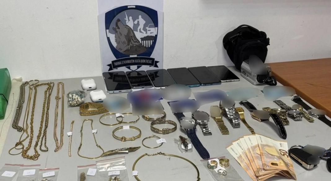 Οι συνομιλίες – φωτιά της συμμορίας που άδειαζε σπίτια