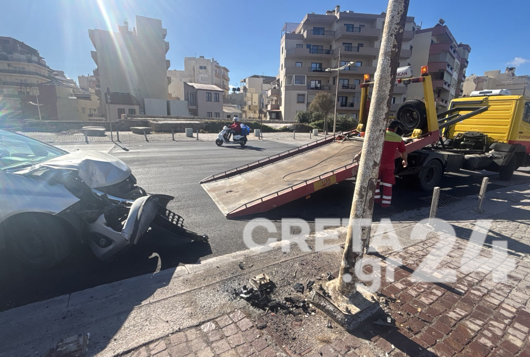 Ηράκλειο: Αυτοκίνητο προσέκρουσε σε κολόνα στην παραλιακή – Ένας τραυματίας