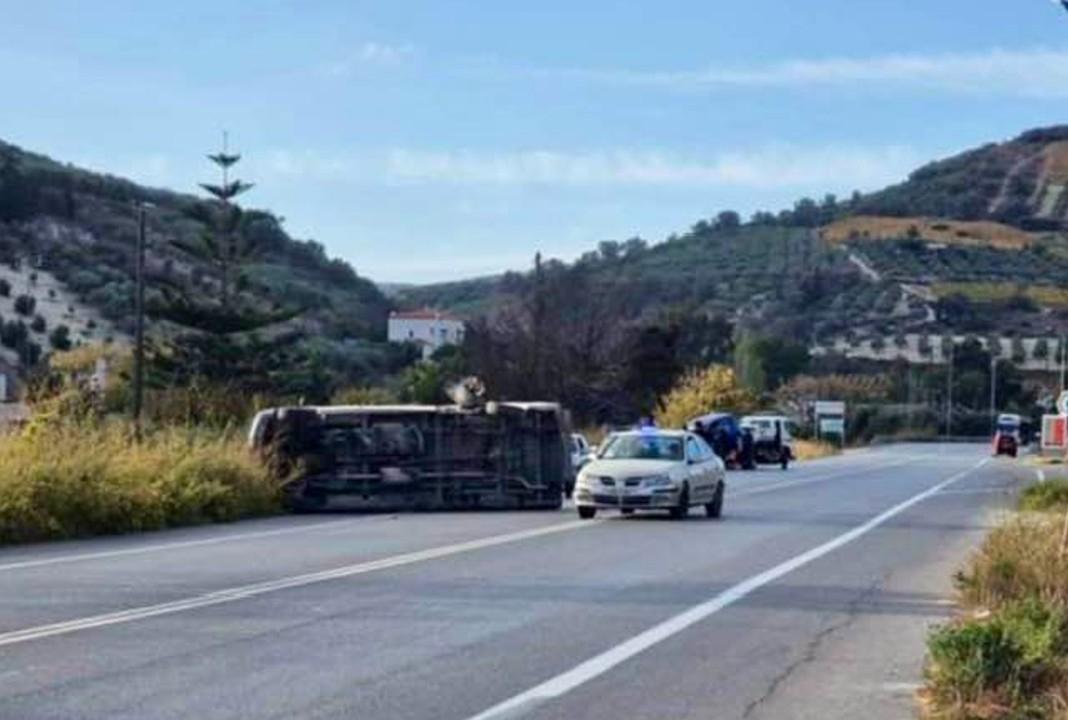 Ηράκλειο: Φορτηγό συγκρούστηκε με αυτοκίνητο και ανετράπη