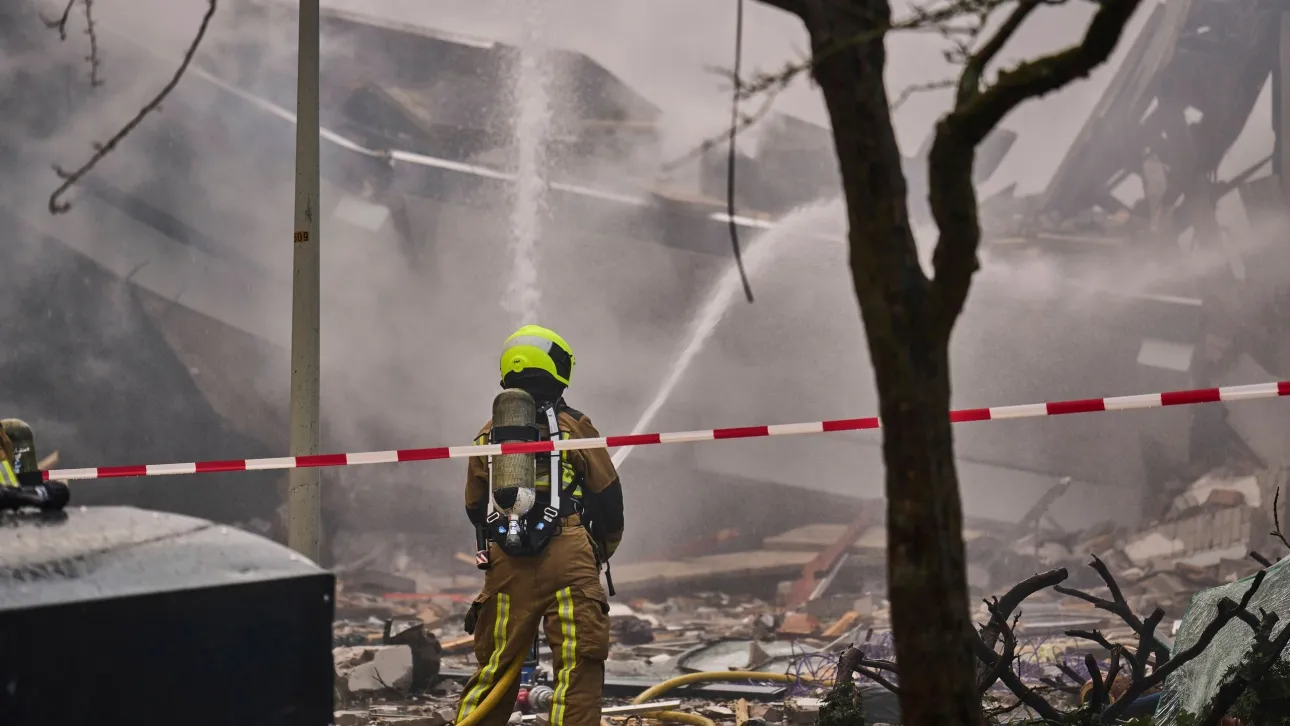 Ολλανδία: Κατέρρευσε πολυκατοικία στη Χάγη – Αναζητούνται εγκλωβισμένοι