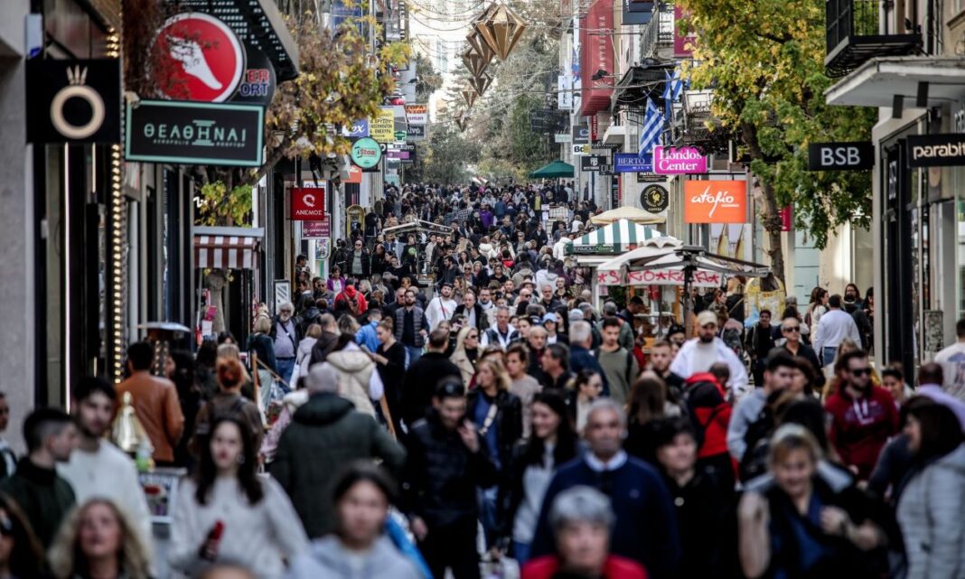 Εορταστικό ωράριο: Τι ώρα κλείνουν σήμερα καταστήματα και σούπερ μάρκετ