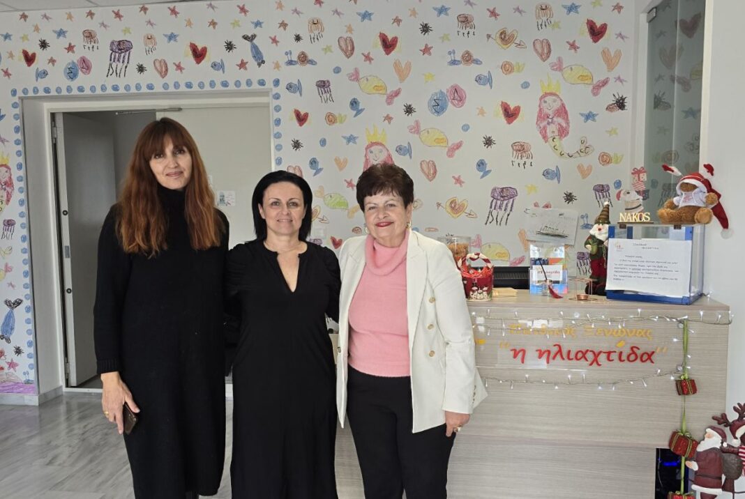 Χριστουγεννιάτικη πράξη αγάπης με προσφορά βιβλίων για την «Ηλιαχτίδα» από το Δήμο Ηρακλείου και το Σύλλογο Εκπαιδευτικών «Δ. Θεοτοκόπουλος»