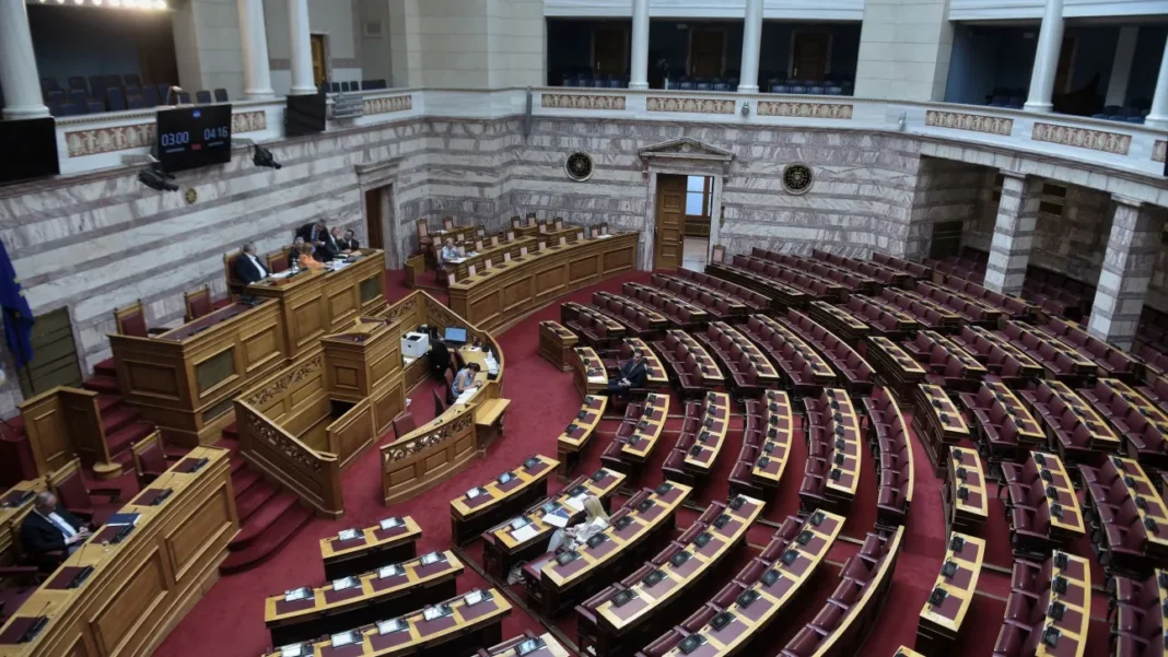 Δυο τροπολογίες για κατώτατο μισθό και επαναφορά της διαιτησίας κατέθεσε το ΠΑΣΟΚ