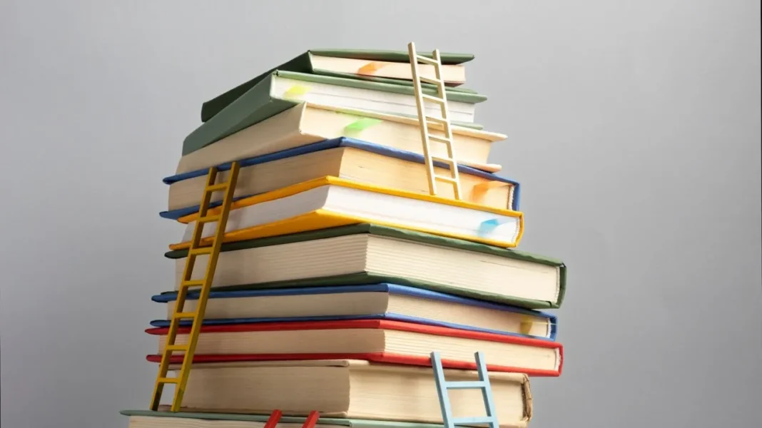 Αυτά τα βιβλία προτείνεται να «μπουν» στα ελληνικά σχολεία για το επόμενο σχολικό έτος