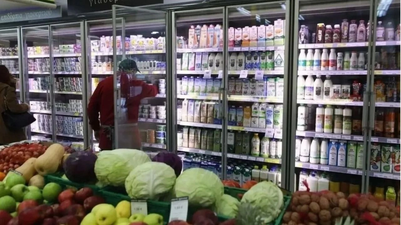 Σε ισχύ μέχρι τις 3 Ιανουαρίου το «Καλάθι των Χριστουγέννων» στα σούπερ μάρκετ