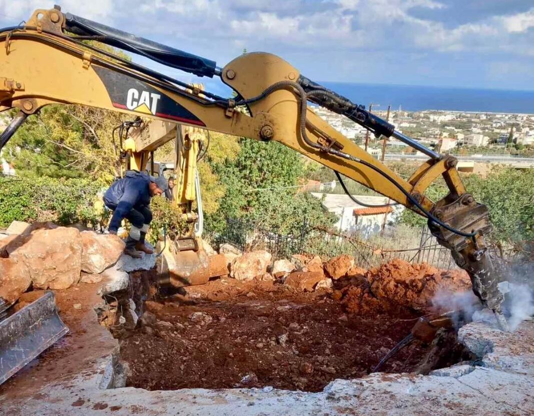 Σε κατοικημένη περιοχή η βλάβη του κεντρικού αγωγού της ΔΕΥΑΗ