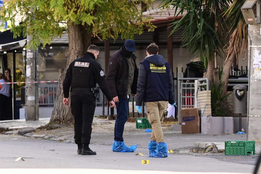 Πυροβολισμοί στη Γλυφάδα: Ξεκαθάρισμα λογαριασμών εξετάζουν οι αρχές