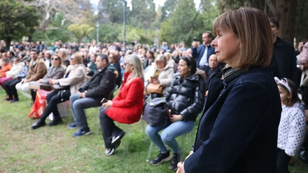 Γεύματα σε ηλικιωμένους πρόσφερε η Πρόεδρος της Δημοκρατίας