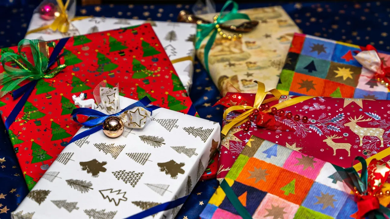 Δώρο Χριστουγέννων: Μέχρι πότε καταβάλλεται – Τι μπορούν να κάνουν οι εργαζόμενοι αν δεν το λάβουν