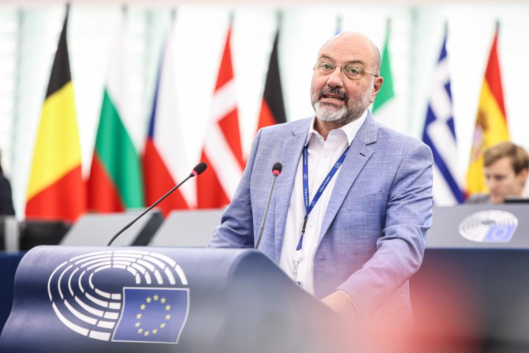 Ο Σάκης Αρναούτογλου ζητά από την Κομισιόν Ισχυρή στήριξη των Αλιέων