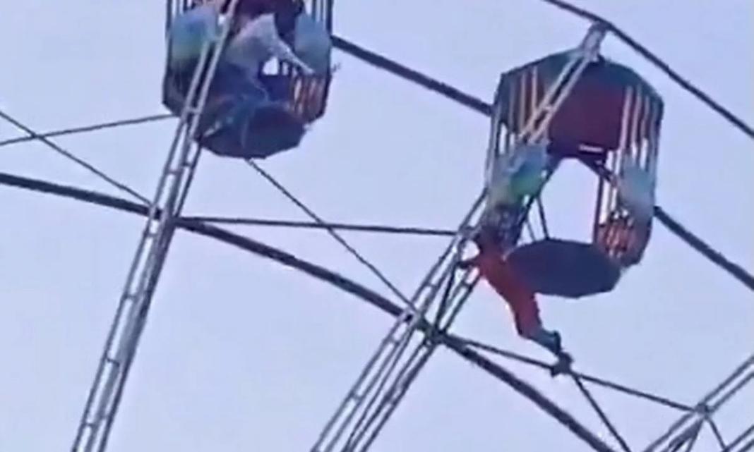 Ινδία: Κορίτσι 13 χρονών έπεσε από καμπίνα ρόδας λούνα παρκ – Κρεμόταν 18 μέτρα στον αέρα