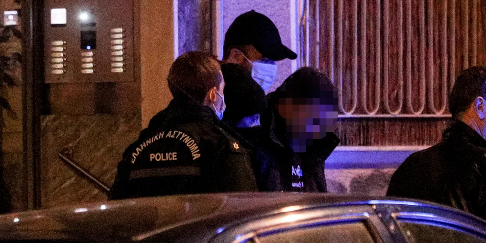 Σοκ με τη νέα γυναικοκτονία: Την χτύπησε με σφυρί και την έπνιξε με τα χέρια του ενώ τα παιδιά τους κοιμούνταν