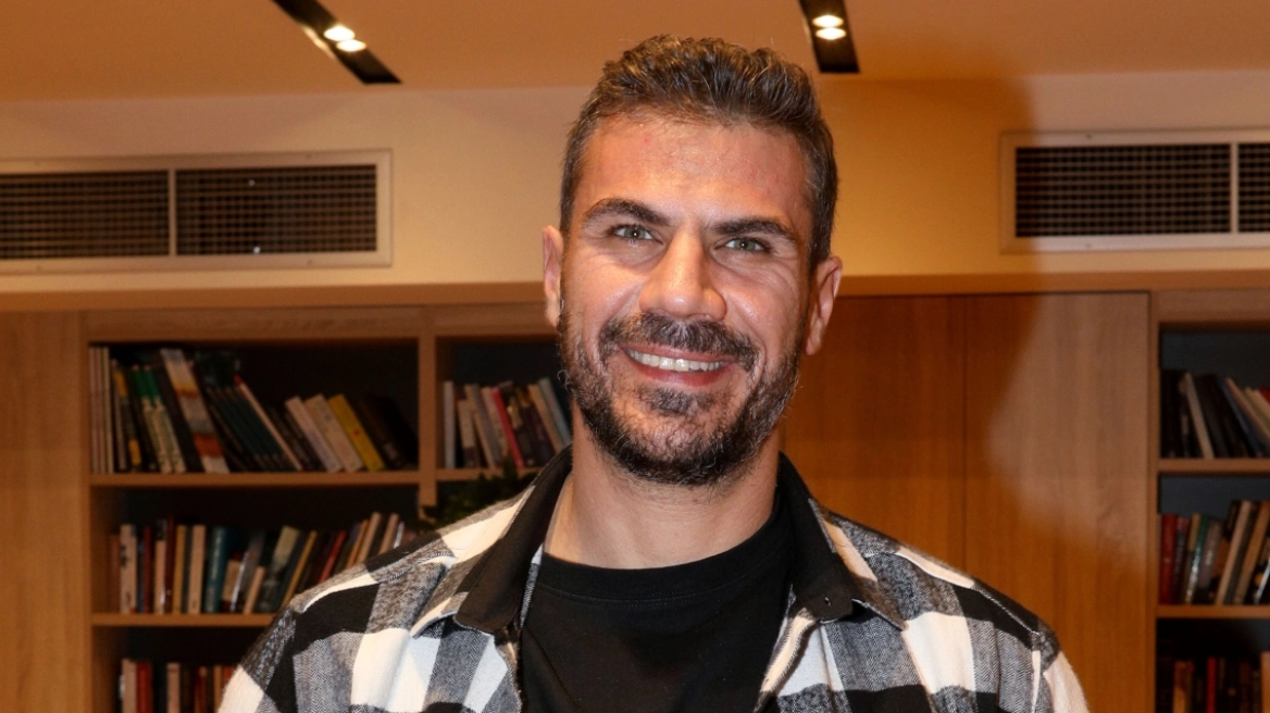 Άκης Πετρετζίκης: Η φωτογραφία του σεφ αγκαλιά με τη 2 ετών κόρη του