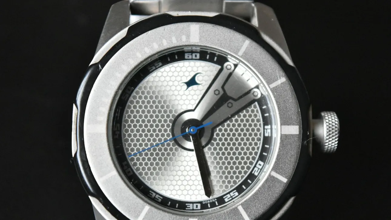 Αυτό είναι το ρολόι που φτιάχτηκε από μετεωρίτη που χτύπησε τη Γη πριν ένα εκατομμύριο χρόνια