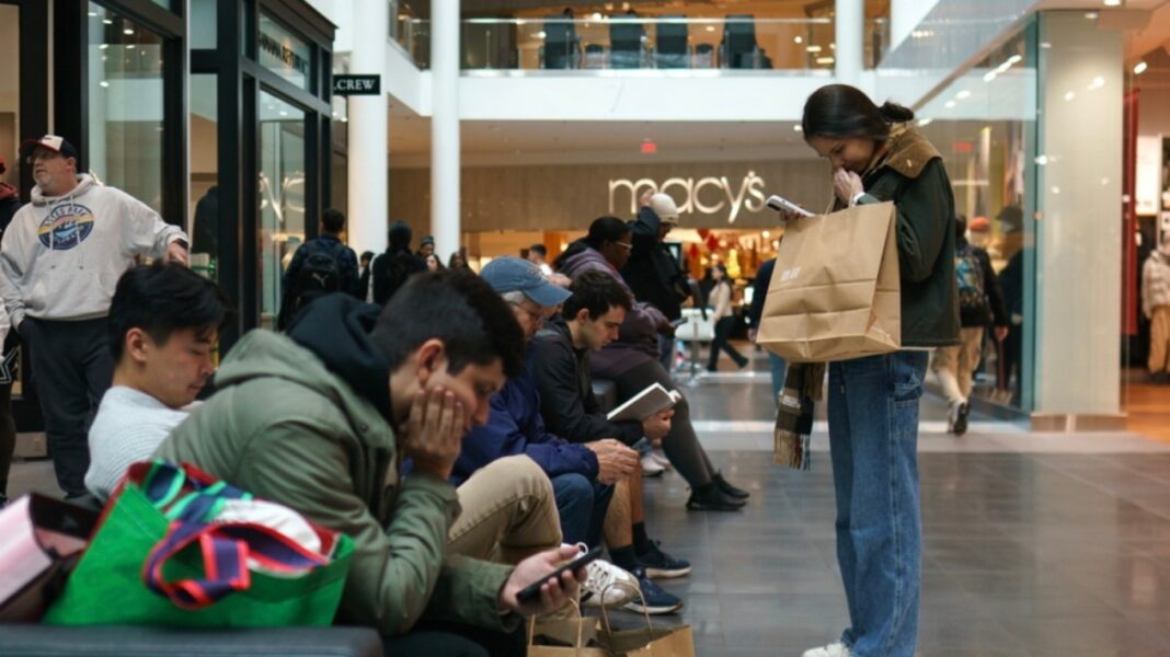 Black Friday: 126 εκατ. Αμερικανοί ψώνισαν σε καταστήματα με φυσική παρουσία – Περισσότεροι από την προ πανδημίας εποχή